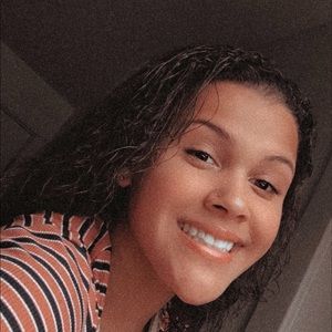 Meet your Posher, Desiree